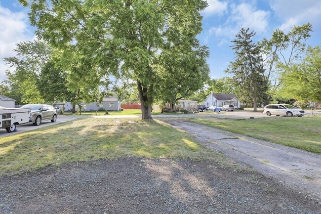 Building Photo - 561 Erickson Ave