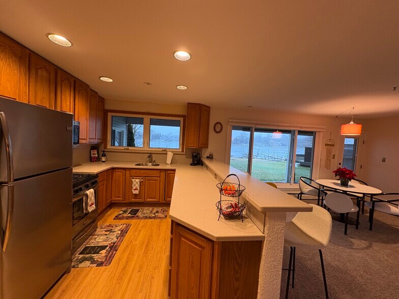 Kitchen - 504 Burgess Dr