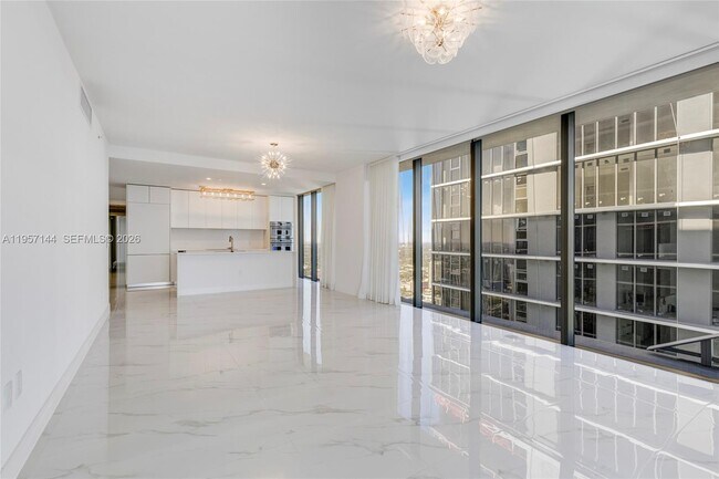 Building Photo - 700 NE 24th St