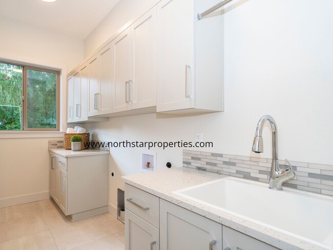 Building Photo - Tranquil Elevated Design in Tigard