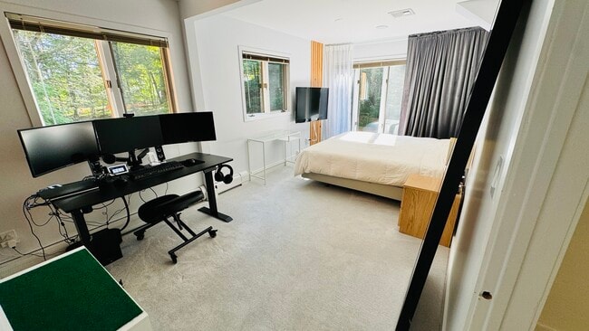 Building Photo - 96 Old Pascack Rd