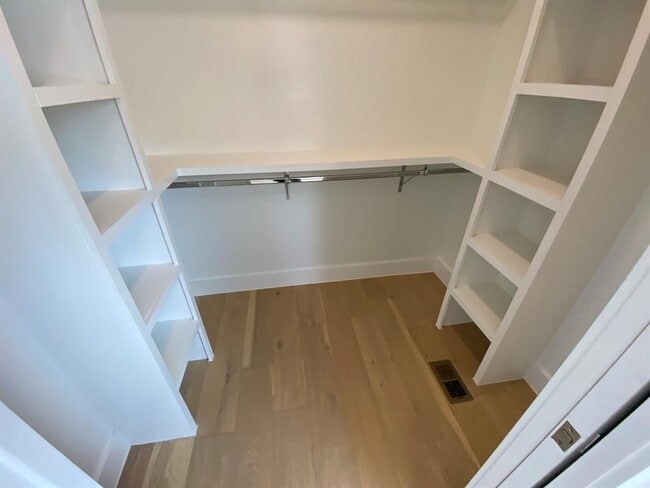 Building Photo - 1903 E 8th St