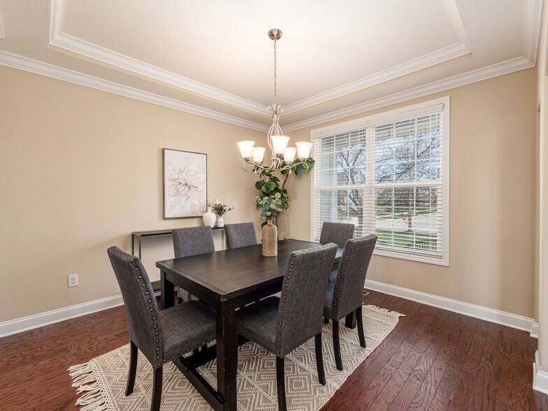 Building Photo - 1104 Balmoral Dr