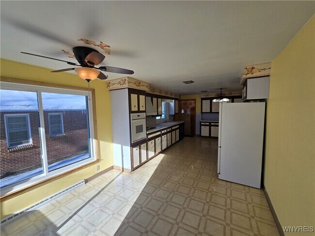 Building Photo - 39 Lennox Ave