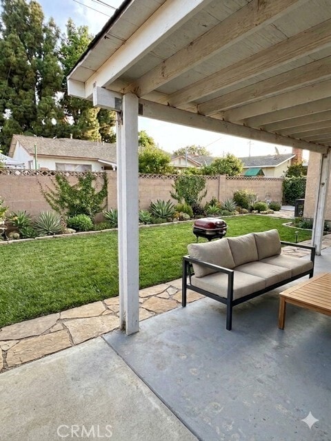 Building Photo - 11527 College Dr