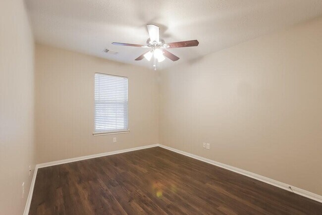 Building Photo - 30 Shimmer Pond Pl
