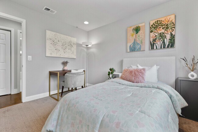 Building Photo - 841 W Latimer Ave