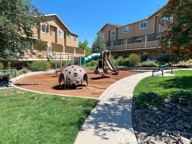 Building Photo - North Reno/UNR: Two Bedroom Townhome