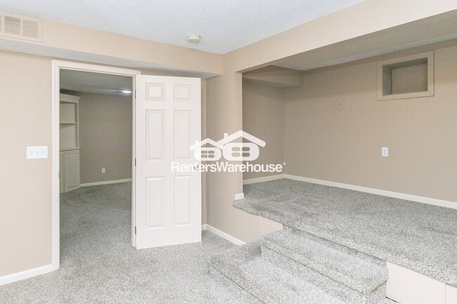 Building Photo - 5701 NE Hidden Meadow Dr