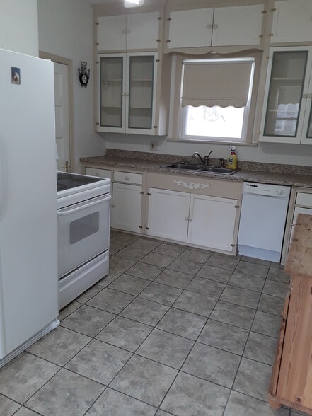 kitchen - 802 Cherry St