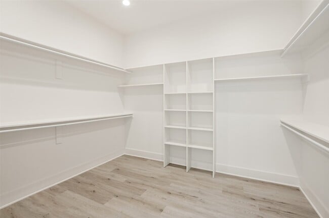 Building Photo - 2654 Mt View Dr