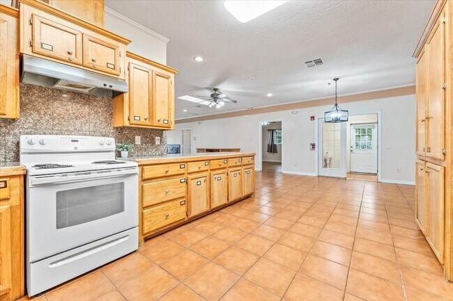Building Photo - 10 Lowery Ln