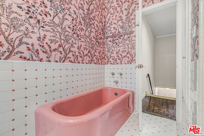 Building Photo - 6053 Scenic Ave