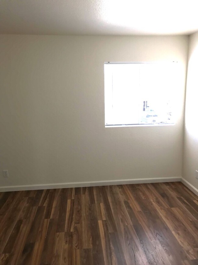 Building Photo - 3-bedroom, 2.5-bathroom, 2-Story 89156