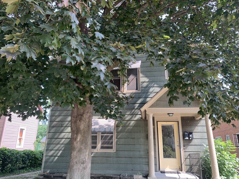 Building Photo - 1213 Gilson St