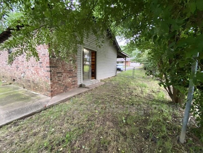 Building Photo - 1408 H St