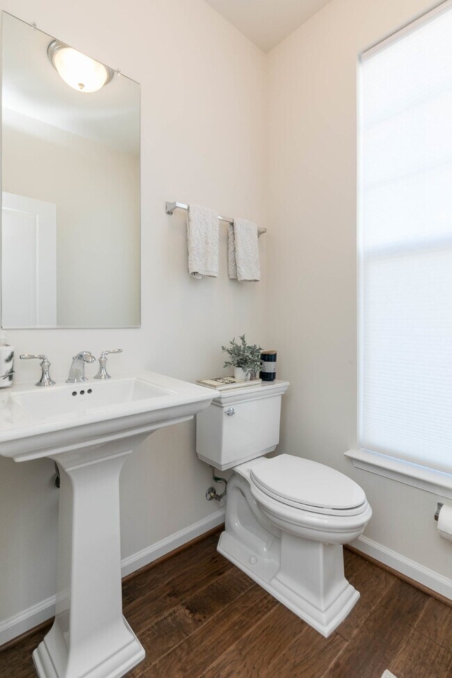 Building Photo - Luxurious 4-Bedroom Townhouse with 2 Car Garage in Manassas!