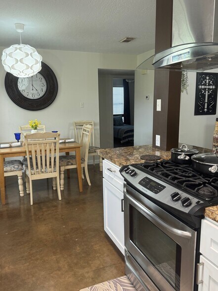 Building Photo - 1139 Christy Dr