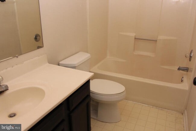 Building Photo - 301 Shaw Ct