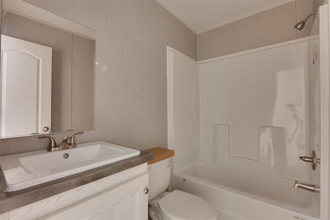 Building Photo - 315 Broadmore Dr