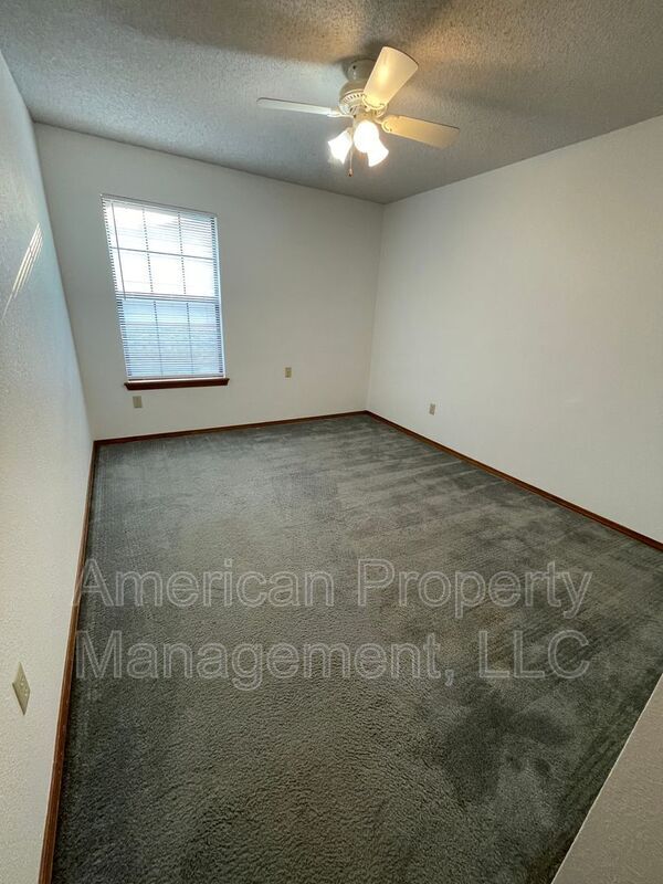 Building Photo - 712 West 119th Pl S