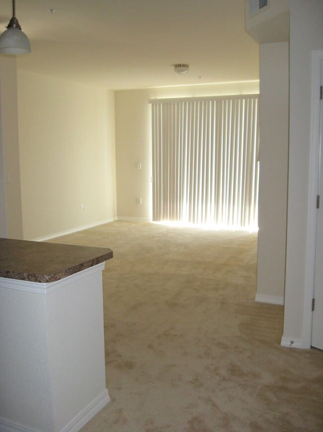 Building Photo - Beautiful 2-bed 2-bath condo!