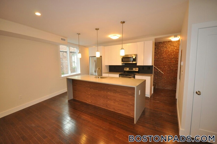 Building Photo - 20 Sussex St