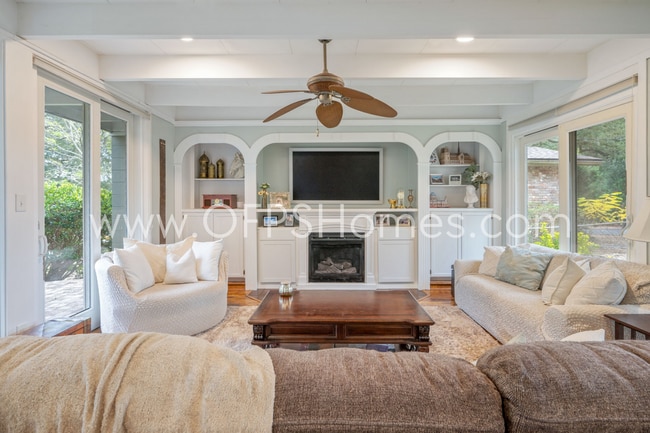 Building Photo - Bayou-Front Home w/ Dock