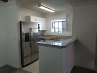 Building Photo - Cute & Quaint 2 Bedroom Condo