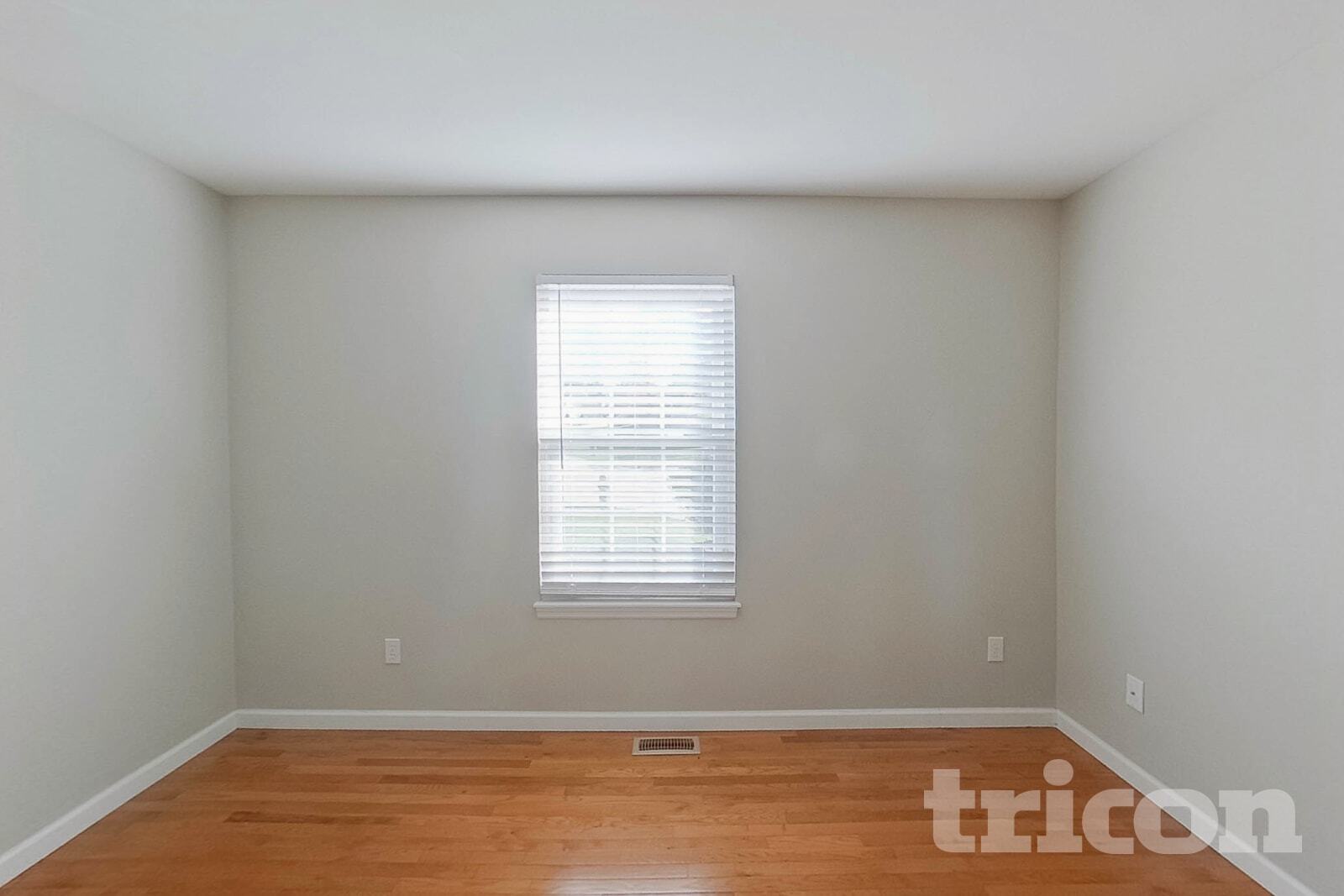 Building Photo - 935 Squirrels Nest Ct