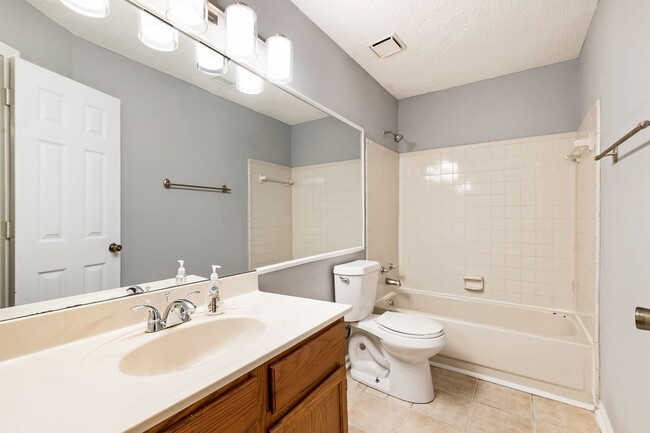 Building Photo - Terrace level condo in great Johns Creek location!