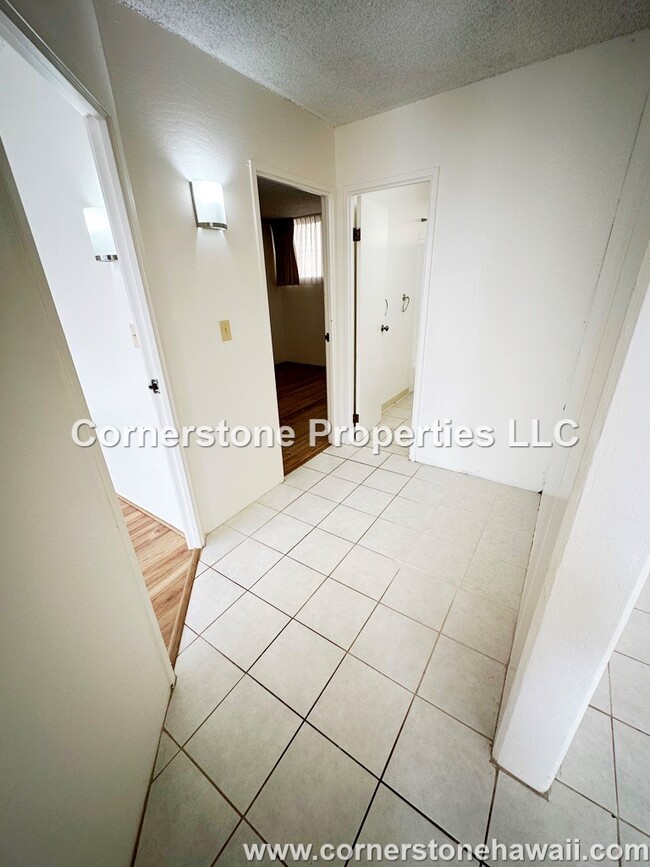 Building Photo - 95-2048-2048 Waikalani Dr