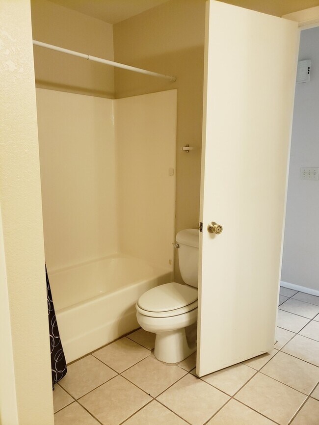 Building Photo - COMING SOON! Peoria Townhouse