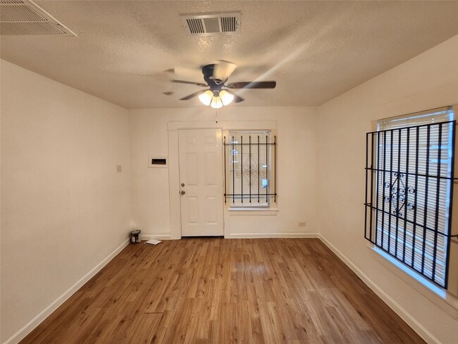 Building Photo - 3206 Anita St