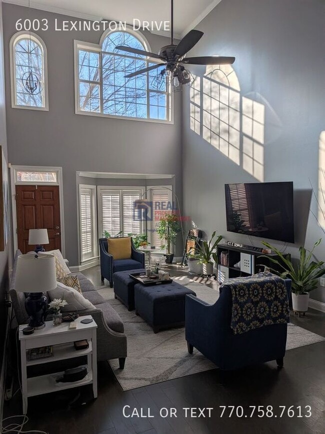 Building Photo - 6003 Lexington Dr