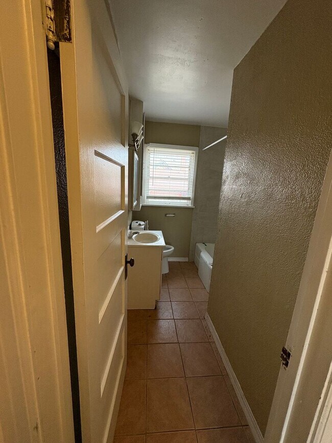 Building Photo - 1429 13th St