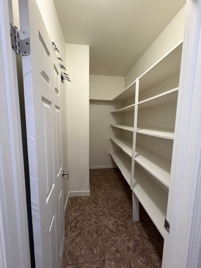 Building Photo - 118 Emerald Isle Way