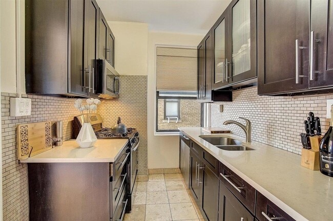 Building Photo - 2600 John F. Kennedy Blvd