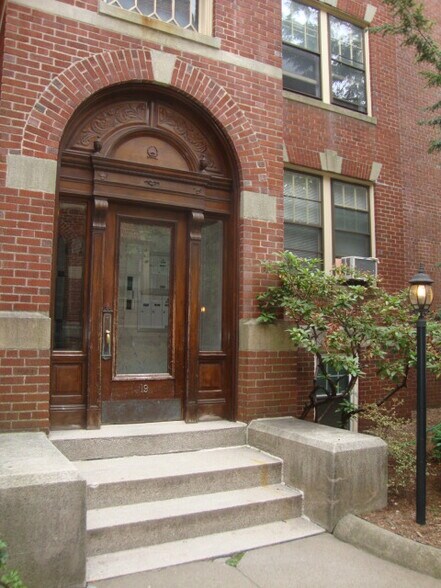 Building Photo - 19 Short St
