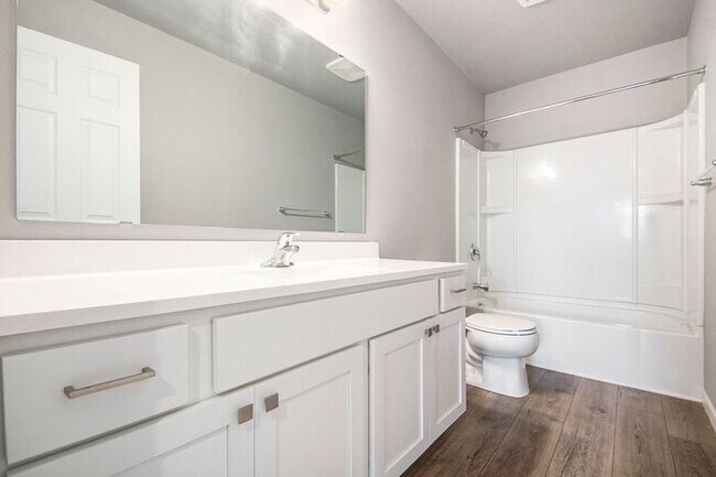 Building Photo - 2214 Macatawa Ln