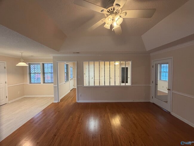 Building Photo - 701 Rigel Dr SW
