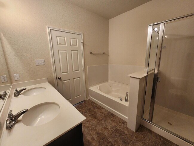 Building Photo - You do not want to miss out on this amazing 3-bedroom home in the Alta Vista area of Temple.  Thi...