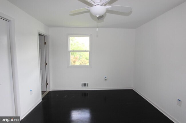Building Photo - 7803 Woodbourne Ave