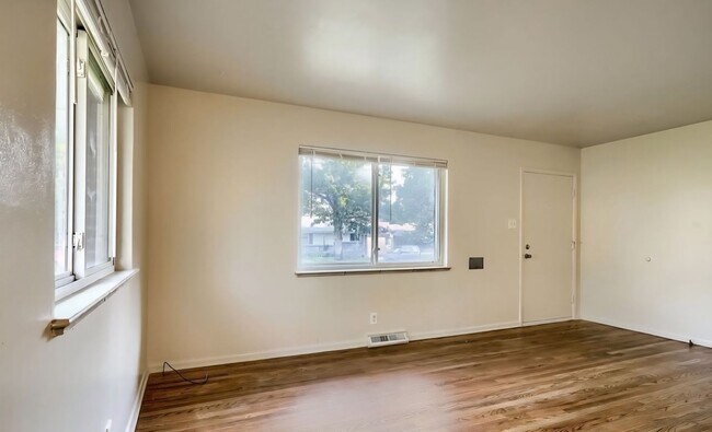 Building Photo - Prentice