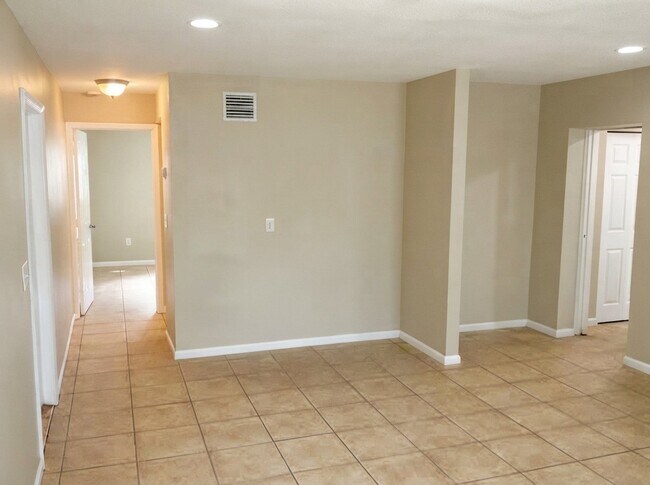 Building Photo - 671 N 68th Way