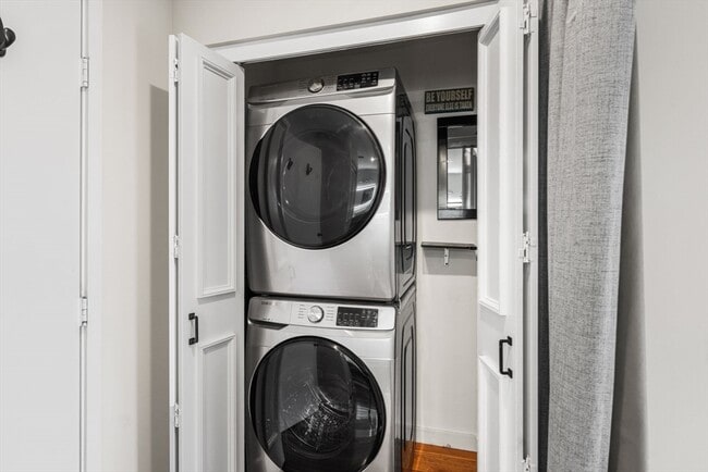 Building Photo - 32 Shipway Pl