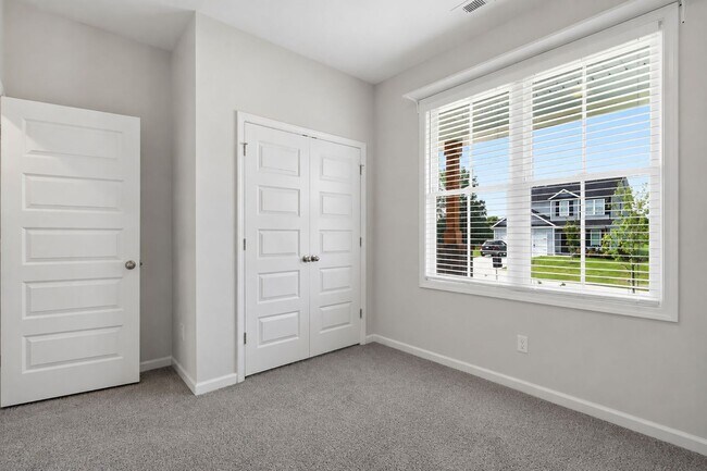 Building Photo - 295 Springtooth Dr