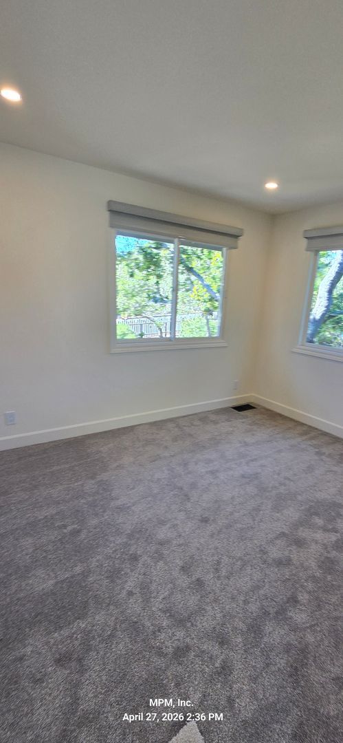 Building Photo - large custom home with peek a boo ocean views