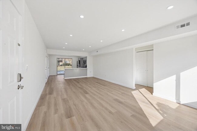 Building Photo - 507 Bradley Ct