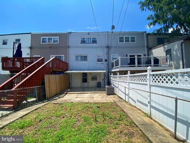 Building Photo - 12673 Biscayne Dr